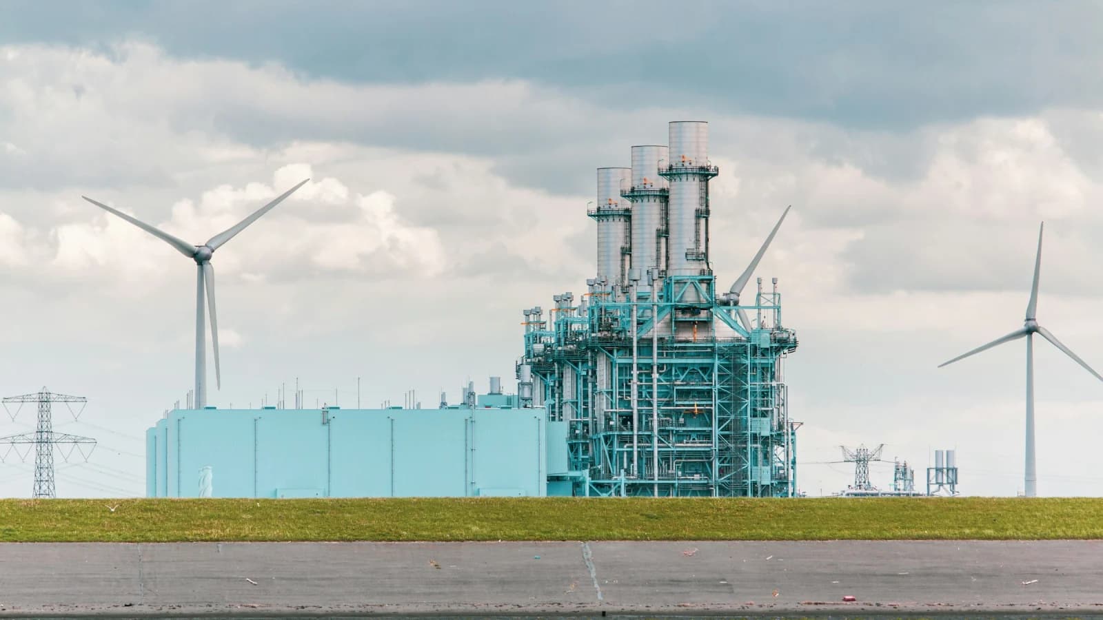 Green Hydrogen vs. Blue Hydrogen: Production and Commercial Trade-offs